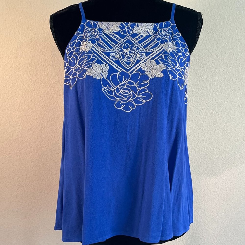 PERIWINKLE EMBROIDERED BLOUSE SIZE LARGE EUC